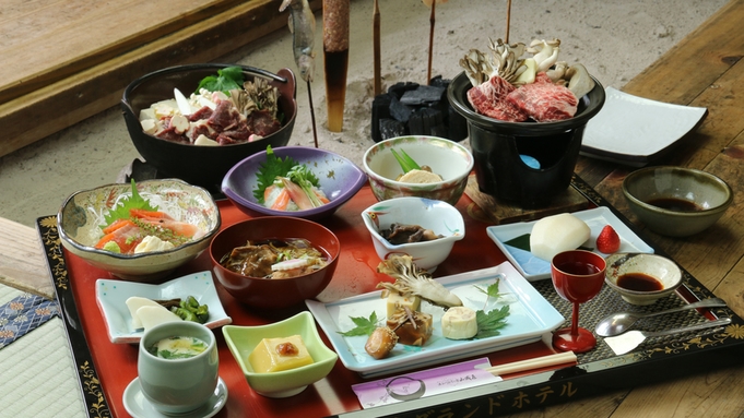 【湯西川名物　熊鍋】一度は食べてみたい、ジビエ鍋にトライ！自然に囲まれた貸切露天風呂×湯西川郷土料理